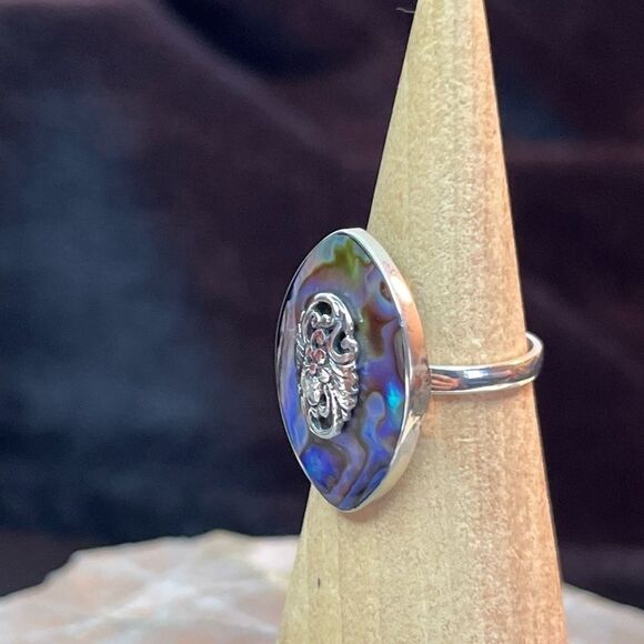 Abalone Shell Sterling Silver Ring with Floral Details - Picture 3 of 10